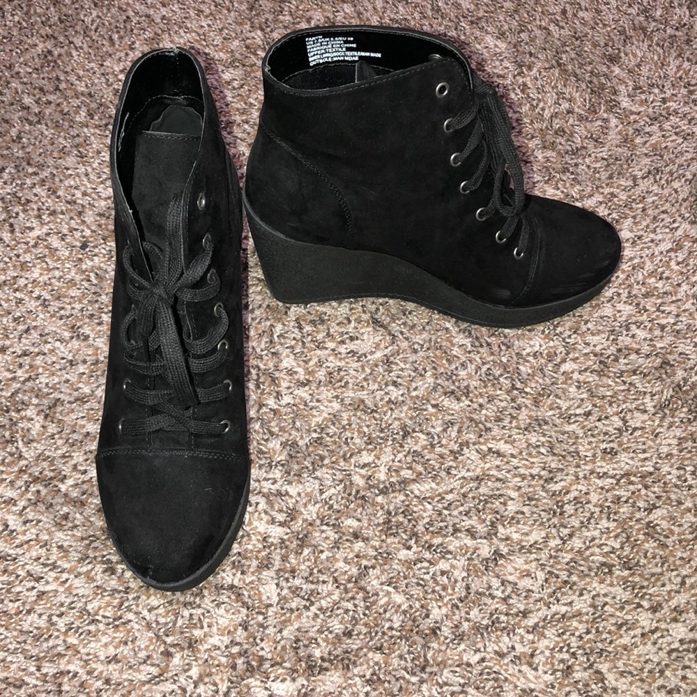 Black wedged booties